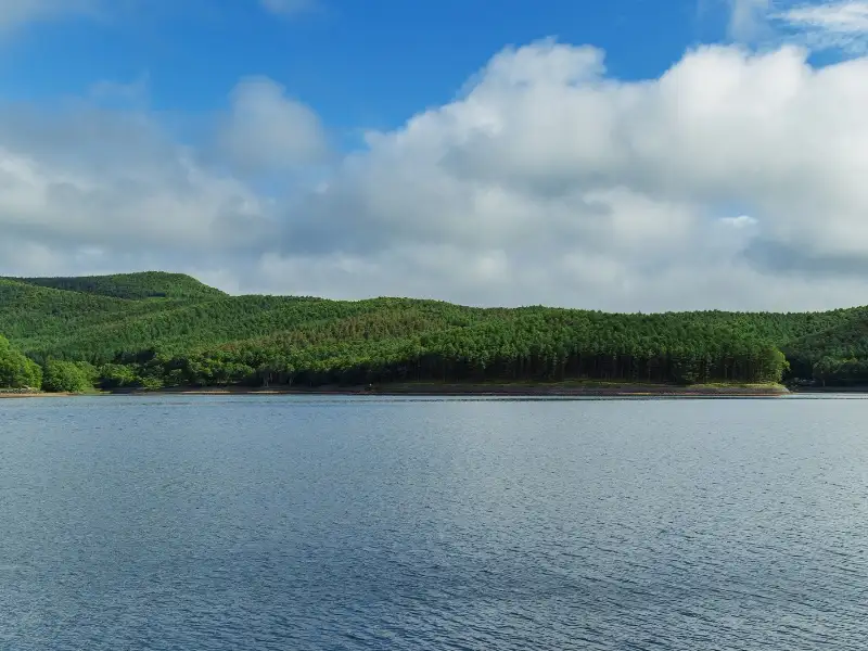 岩洞湖