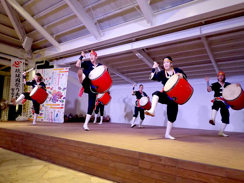 南風（ぱいかじ）屋台村 琉球の風ライブステージ(イメージ)