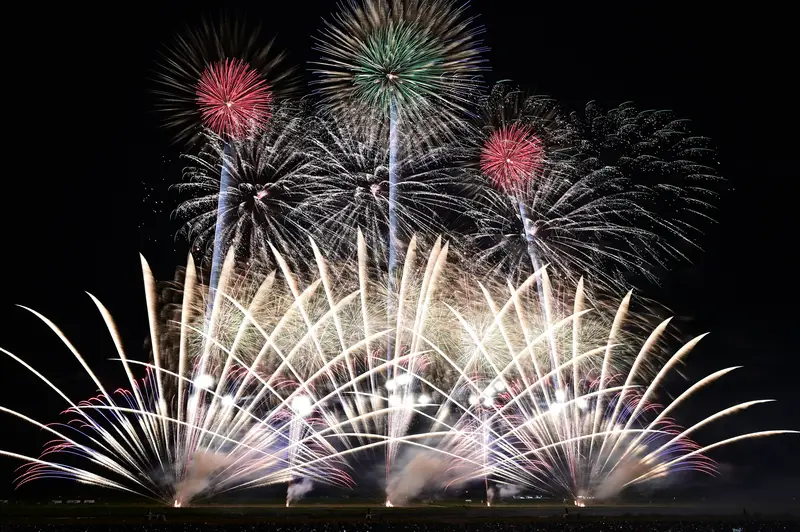 大曲の花火の打ち上げ花火（一例）