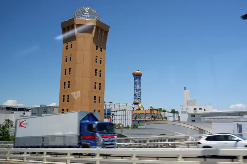 大阪の特徴的なデザインのごみ処理場
