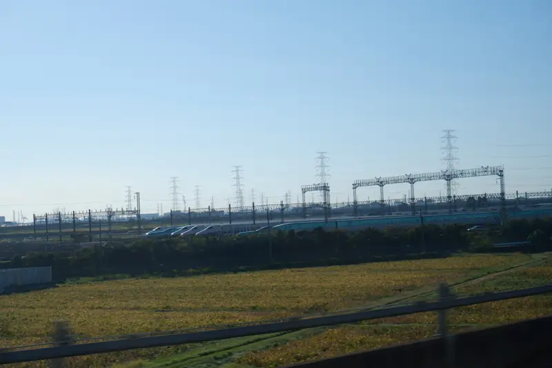 畑の鉄道風景