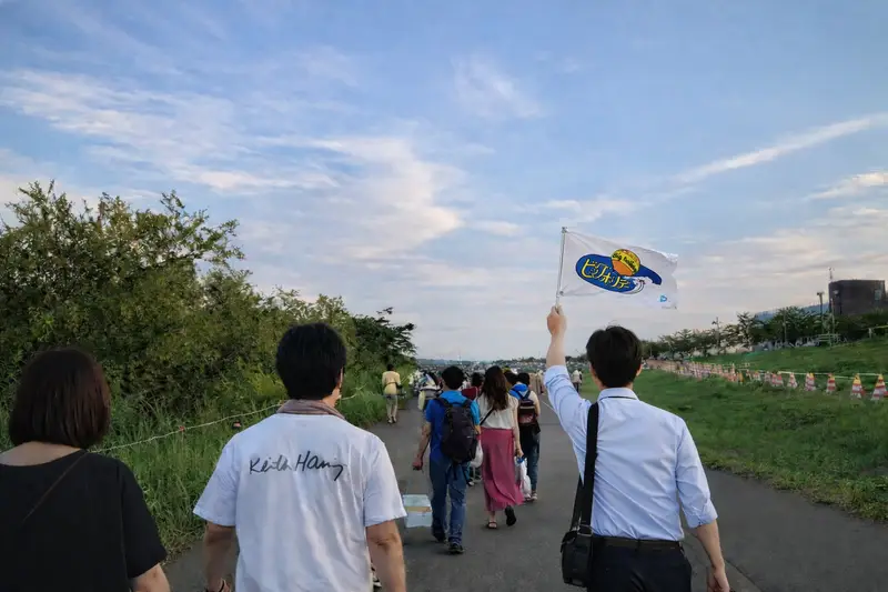 添乗している様子