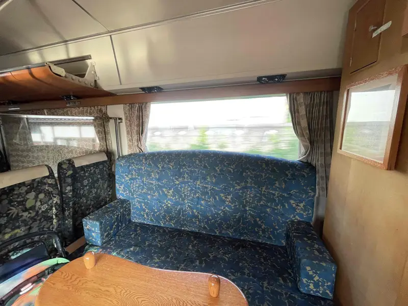 A列車車内のベンチシート