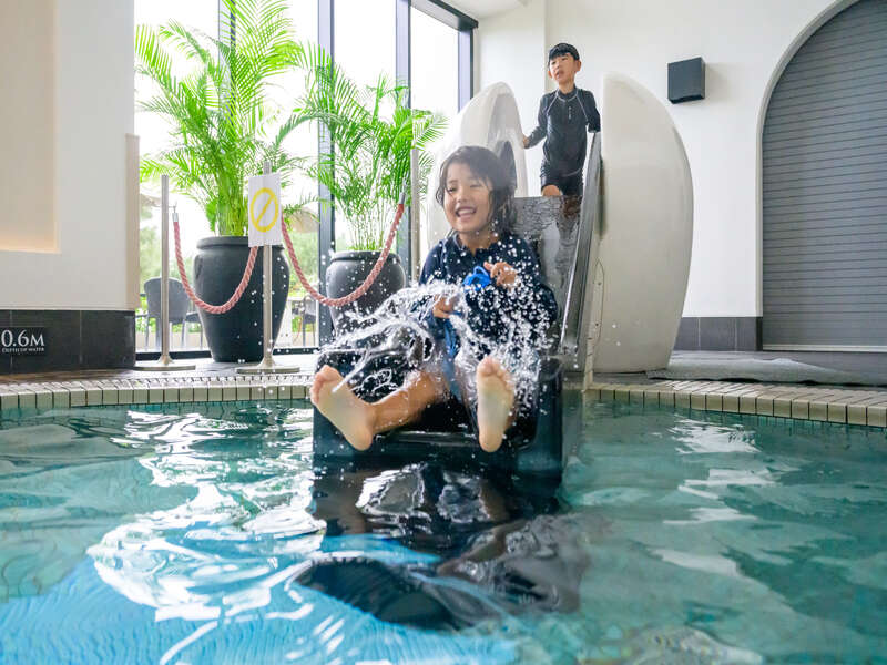 ホテルモントレ沖縄スパ＆リゾート 屋内プール
