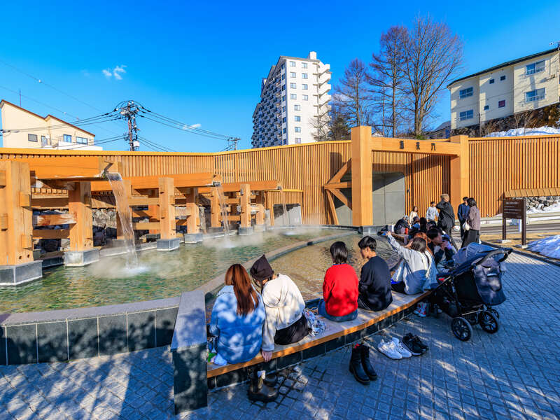 温泉門広場・足湯