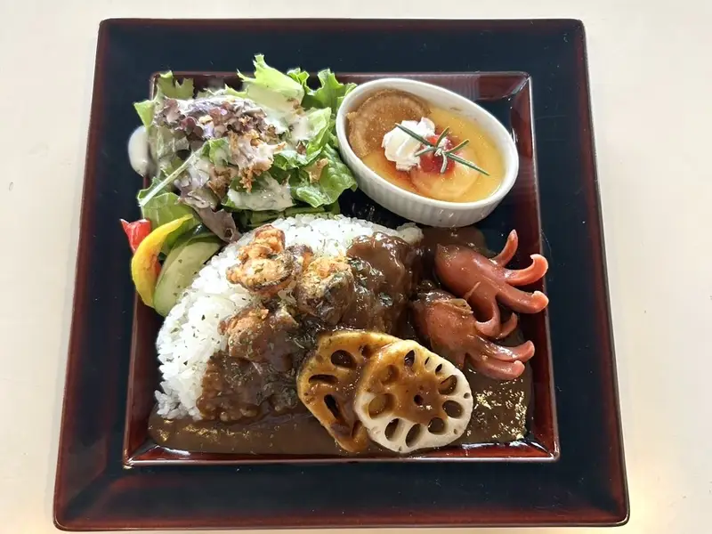 三原市の名産やっさタコを使ったカレーランチ