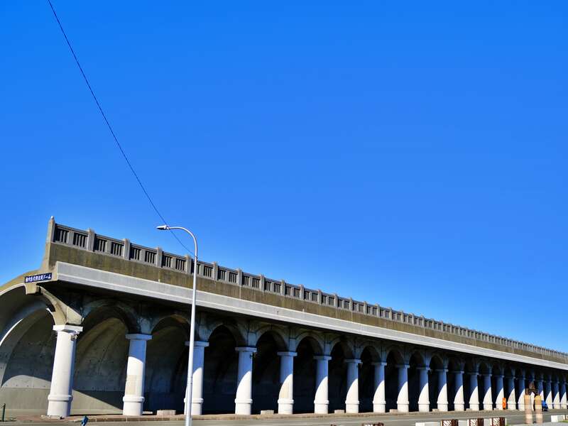 正面から見た稚内港北防波堤ドーム