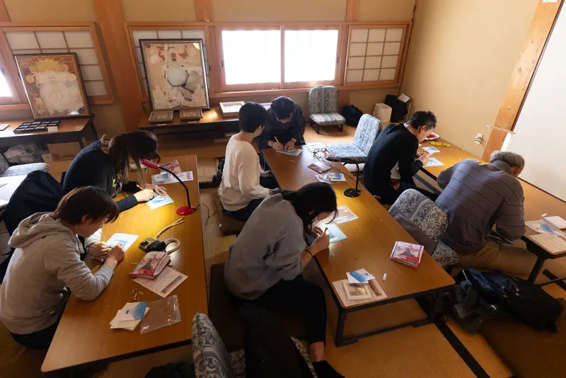 切り絵体験の様子