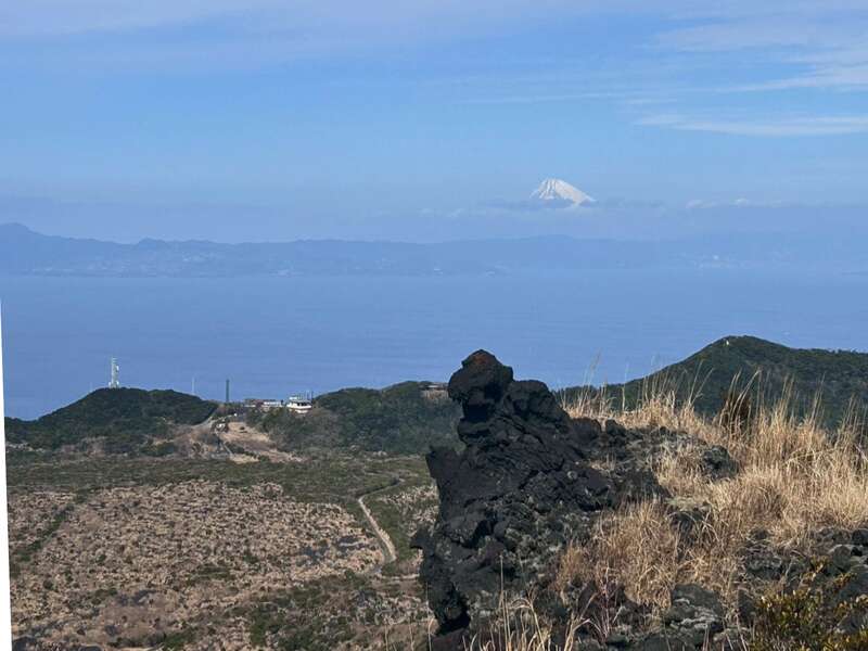 三原山 ゴジラ岩