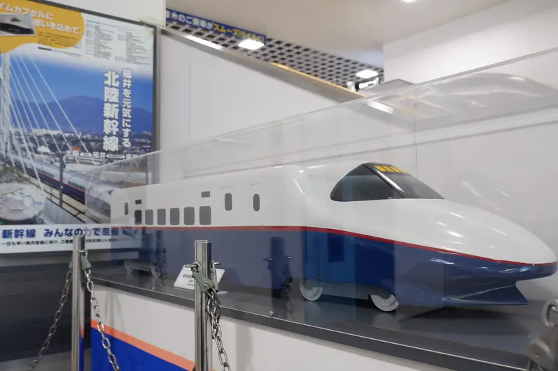 福井駅の「E2系タイムカプセル」