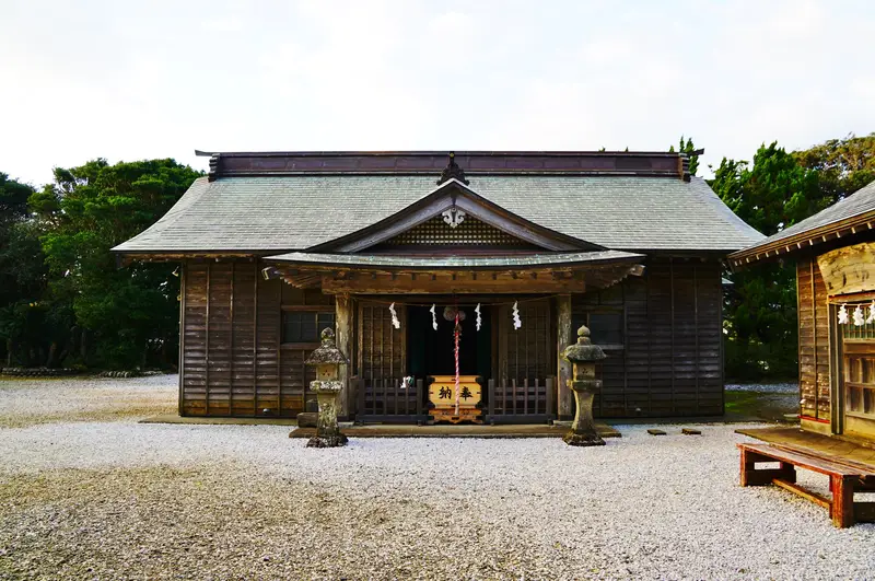 優婆夷宝明神社
