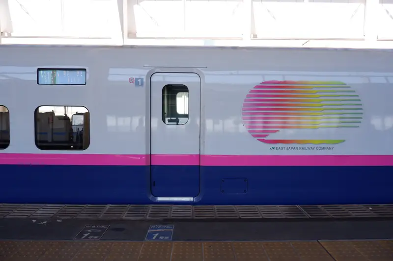 郡山駅に停車するE2系やまびこ