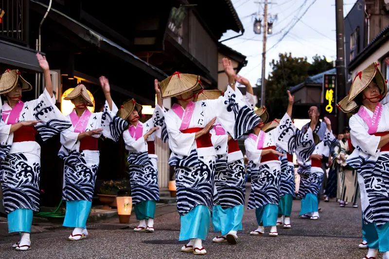 三国湊　郷土芸能「帯のまち流し」