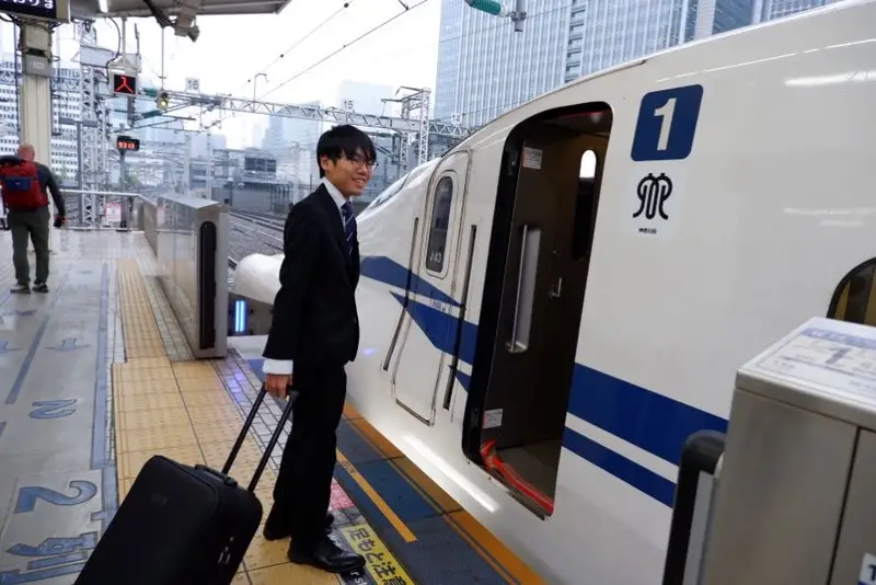 東京駅7:48発 のぞみ13号に乗る寿司詰太郎